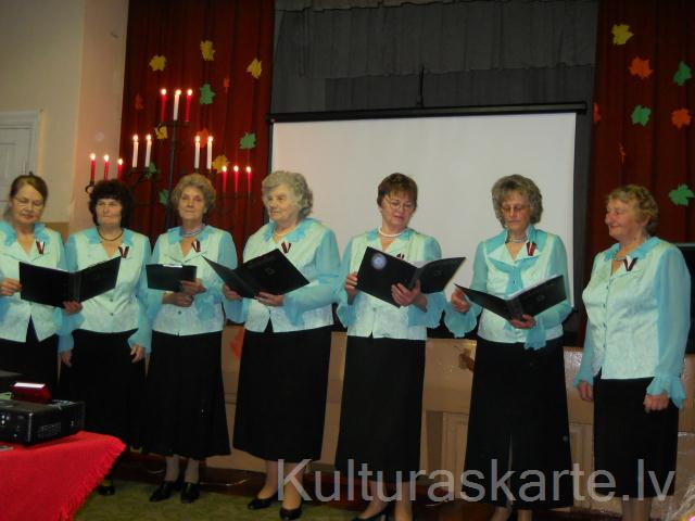Valsts svētki Lībagu Tautas namā 17.11.2013, vadītāja Romuta Ozolniece